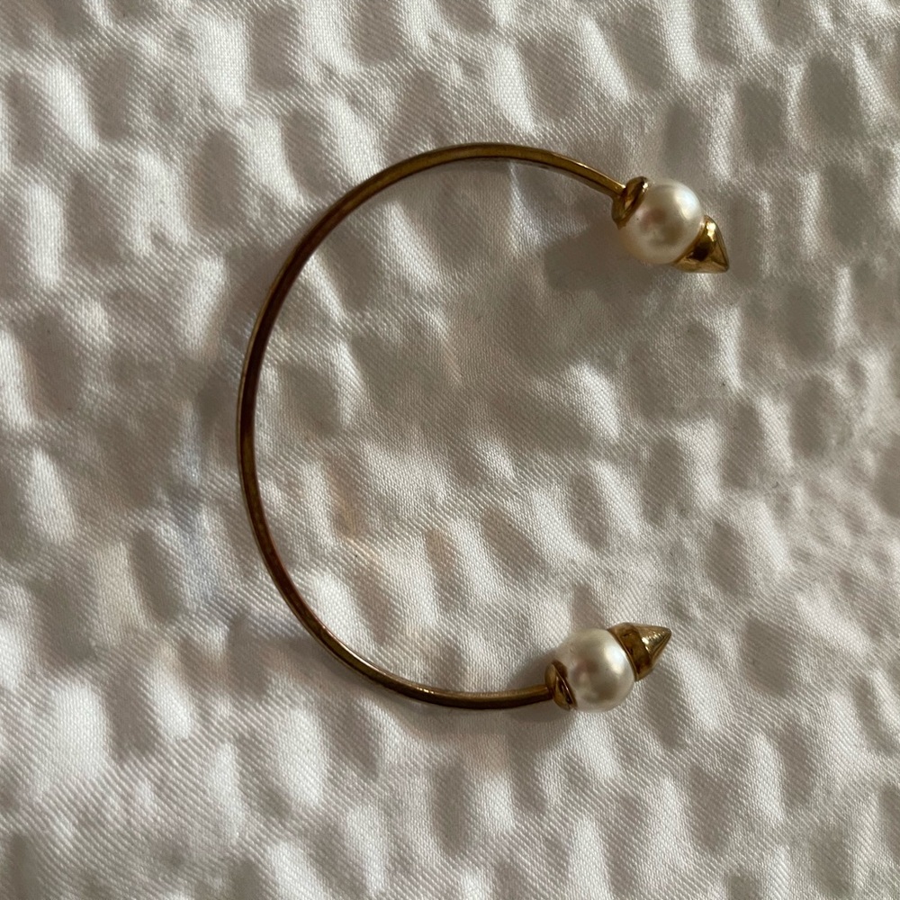 Stella & Dot Elegant Gold and Pearl Women's Bracelet